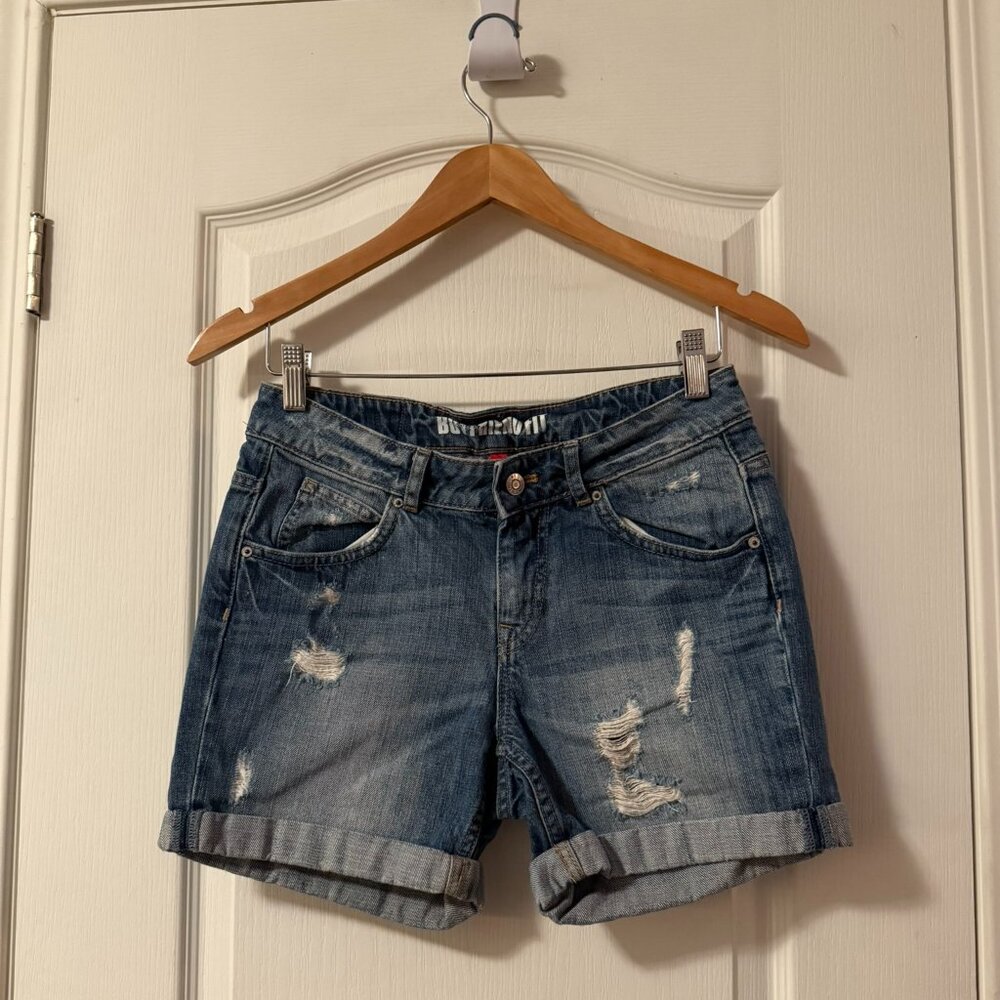 ⭐️$5, spend over $20 - H&M Boyfriend Fit Ultra High Denim shorts Size: 4
